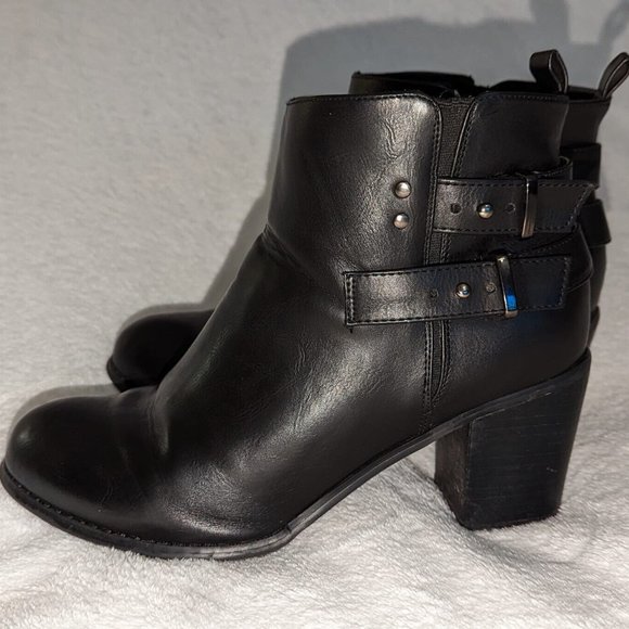 Torrid 9W Ankle Bootie Black Faux Leather Buckle Straps 3" Chunky Heel - Picture 1 of 15